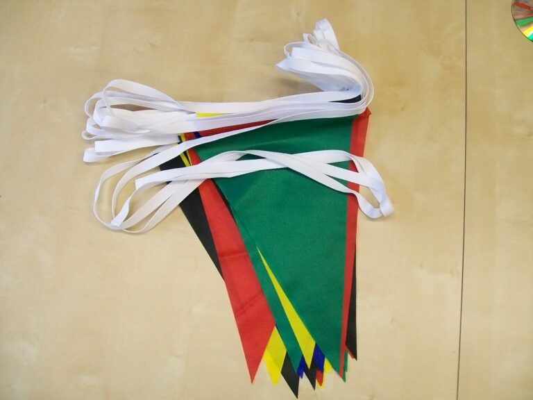 Guirlande publicitaire – guirlande décorative avec impression et logo (pour la décoration d'événements et de magasins)